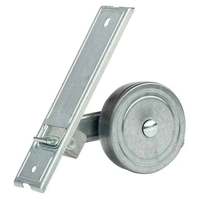 Schellenberg Rollladen-Gurtwickler Maxi - Lochabstand: 135 mm, Gurtbreite: 23 mm, Max. Gurtlänge: 5,6 m - Detailansicht einer Rollenhalterung mit einer Metallschiene und einem Rad, ideal für industrielle Anwendungen und Möbel.