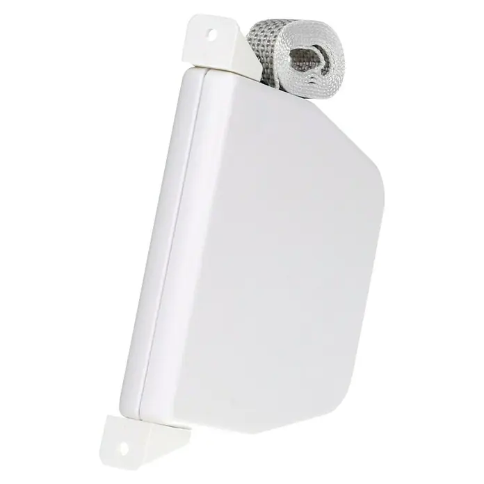 Schellenberg Aufschraubwickler Mini - L x B x H: 120 x 22 x 159 mm, Gurtbreite: 14 mm, Weiß - Weiße Box mit einem aufgerollten, silberfarbenen Band darauf, ideal für die Organisation von Geschenkverpackungen und Bastelarbeiten.