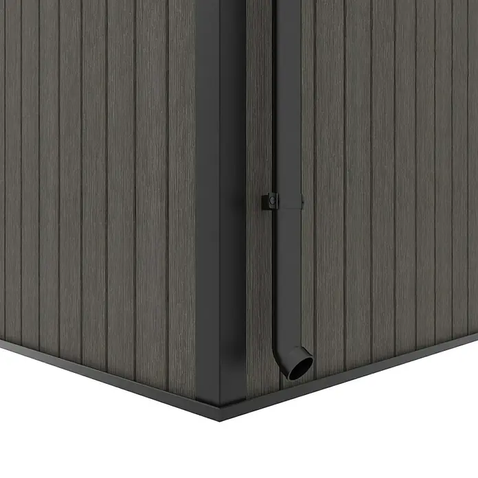 Gerätehaus 7x7 - Außenmaß inkl. Dachüberstand (B x T): 237 x 225,6 cm, Verbundwerkstoff, Silver Gray - Nahaufnahme einer eleganten, grauen Hauswand mit einer schwarzen Regenrinne, die das moderne Design des Gebäudes hervorhebt.