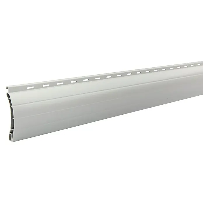 Schellenberg Rollladenprofil Maxi - L x H: 120 x 5,2 cm, Geeignet für: Rollladen-Maxi-Systeme, Grau - Detailaufnahme eines weißen Rollladenprofils. Das Profil zeichnet sich durch seine robuste Bauweise und die feinen Perforationen aus.