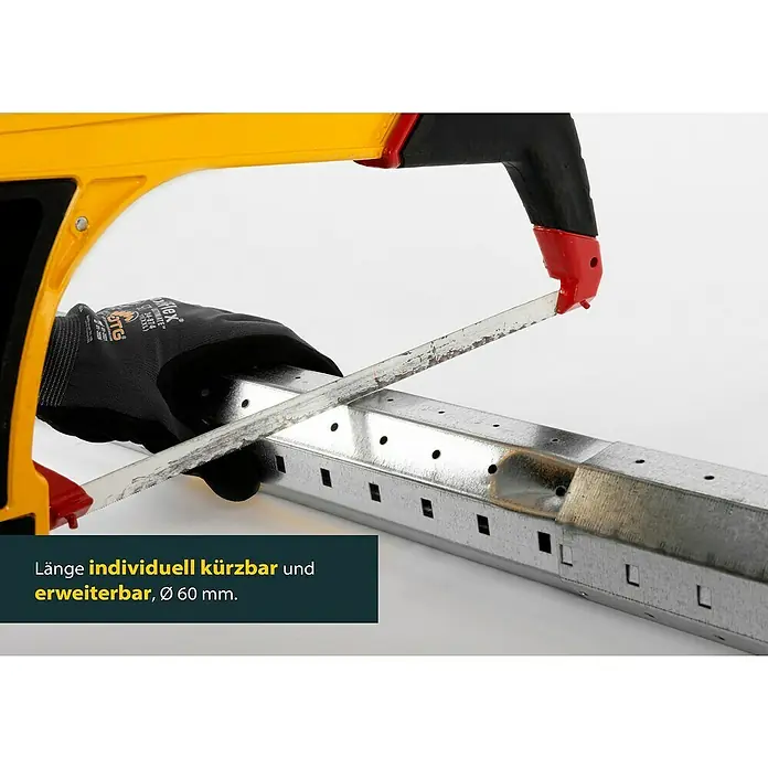 Schellenberg Achtkantwelle Maxi - 60 mm x 1,5 m, Geeignet für: Rollladen-Maxi-Systeme - Metallsäge schneidet ein silbernes Metallrohr. Die Rohrlänge ist individuell kürzbar und erweiterbar, Ø 60 mm.