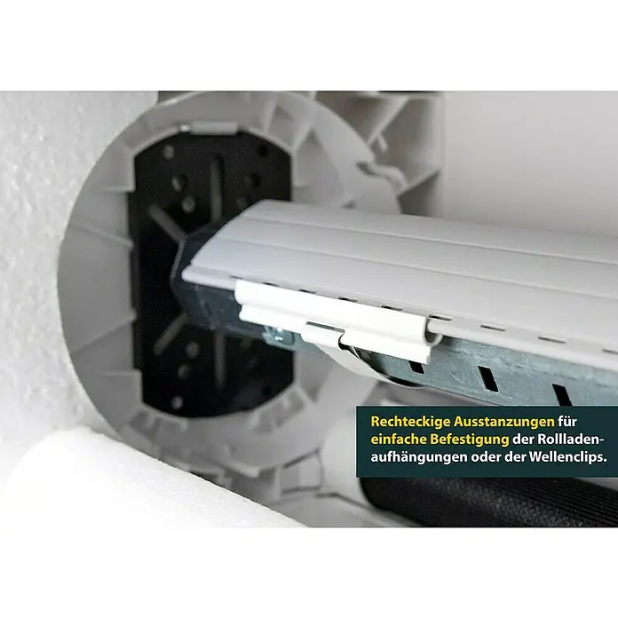 Schellenberg Achtkantwellen-Set Maxi - Auszugslänge: 160 cm, Geeignet für: Rollladen-Maxi-Systeme - Detailaufnahme einer Rollladenbefestigung mit rechteckigen Ausstanzungen für Wellenclips oder Aufhängungen.