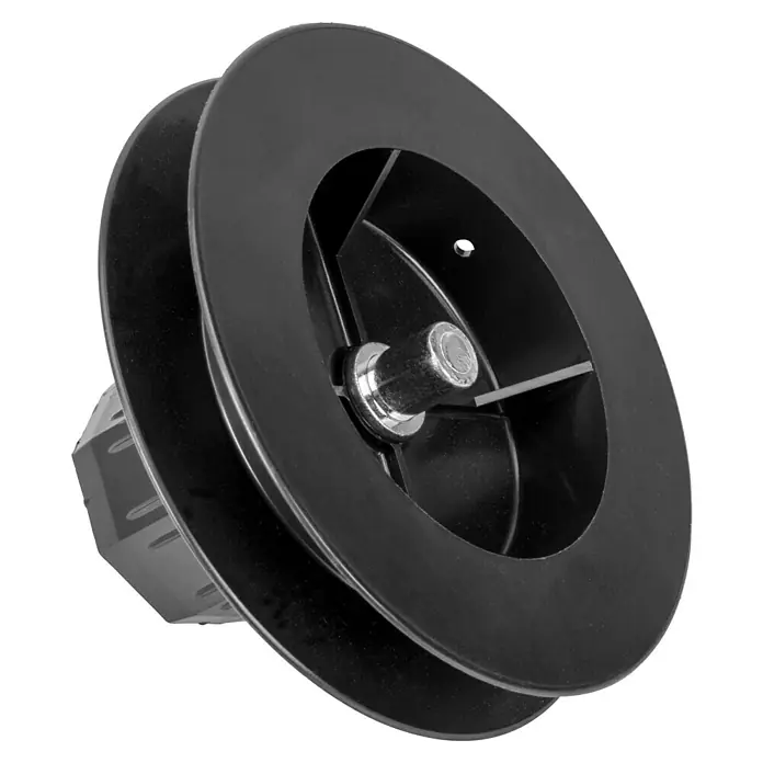Schellenberg Gurtscheibe Mini - Durchmesser: 100 mm, Durchmesser Achtkantwelle: 40 mm - Nahaufnahme eines schwarzen Gebläserads mit einem glänzenden, metallischen Mittelteil vor einem dunklen Hintergrund.