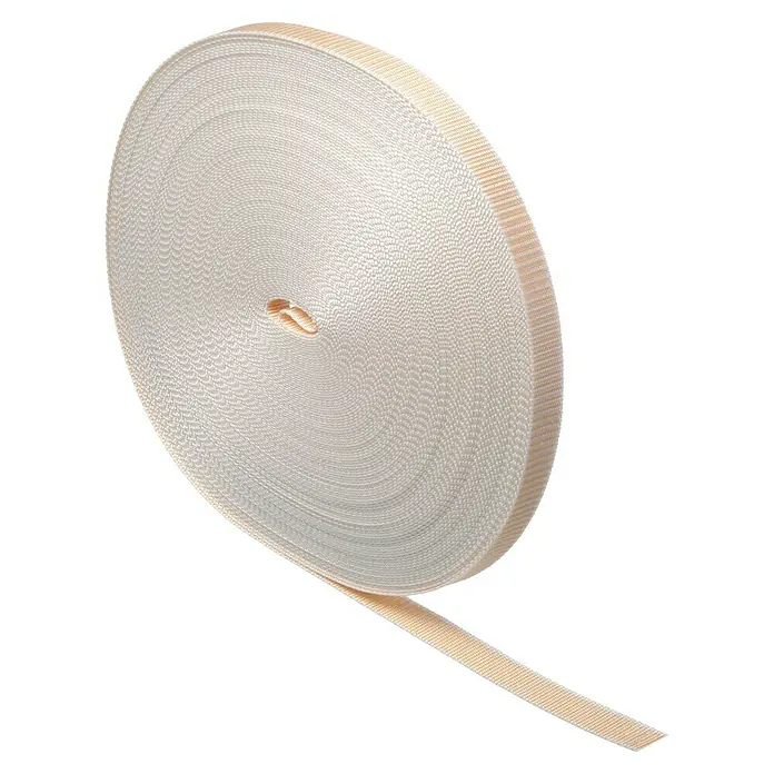 Schellenberg Rollladengurt - Beige, Länge: 50 m, Gurtbreite: 23 mm - Nahaufnahme einer Rolle cremefarbenen Gurtbandes, das sich ideal für verschiedene Bastel- und Nähprojekte eignet, gezeigt vor schwarzem Hintergrund.