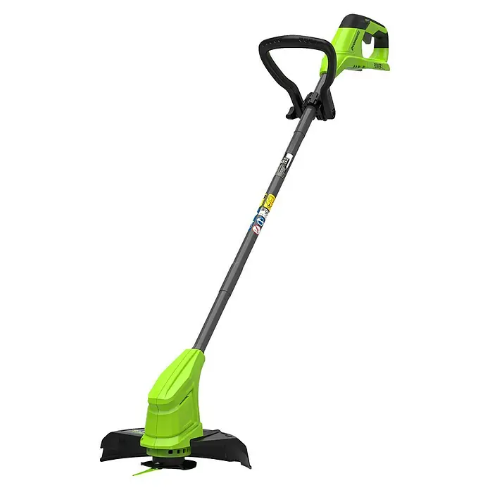 Greenworks Akku-Rasentrimmer 24V BL 25 cm - 24 V, Li-Ionen, Ohne Akku, Schnittbreite Messer: 25 cm - Abgebildet ist ein Greenworks Akku-Rasentrimmer, der für präzise Rasenpflege und Kantenschnitt sorgt. Er ist leicht und einfach zu bedienen.