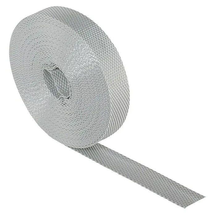 Schellenberg Rollladengurt - Grau, Länge: 12 m, Gurtbreite: 23 mm - Nahaufnahme einer Rolle Gitterband, das sich abwickelt und die Textur und Flexibilität des Materials zeigt. Ideal für Bastel- und Bauprojekte.