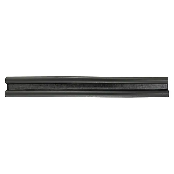 Schellenberg Türbodendichtung Plus - Anthrazit, L x B: 95 cm x 35 mm, Geeignet für: Zimmertüren - Nahaufnahme eines gestapelten Reifens, der auf einer dunklen Oberfläche liegt.