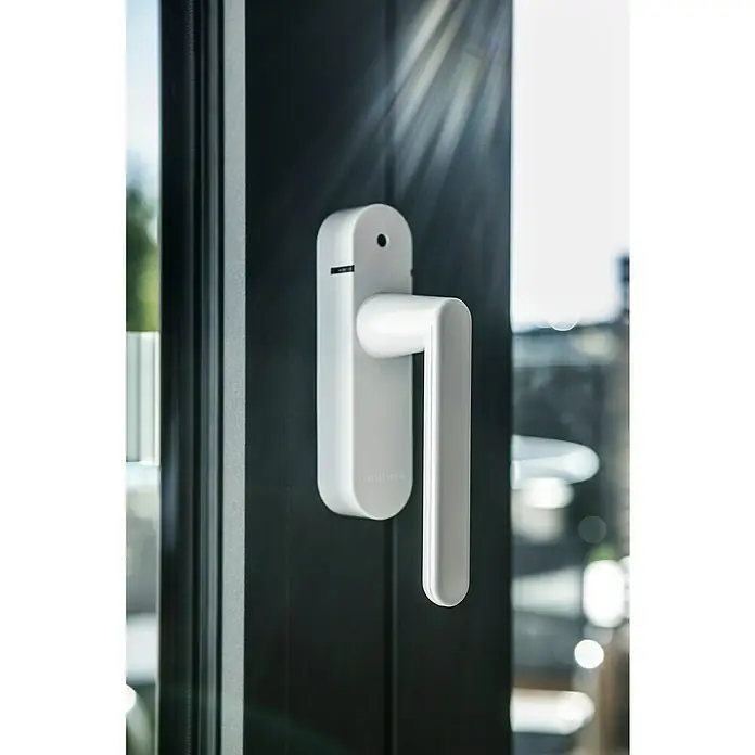 Schellenberg Smart Home Funk-Alarmgriff - DIN Anschlag: Links/Rechts, Weiß - Nahaufnahme eines Fenstergriffs in Weiß. Das moderne Design passt perfekt zu zeitgemäßen Wohnräumen.