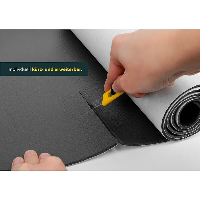 Schellenberg Rollladenkasten-Dämmmatte - 1.500 x 375 x 3 mm - Graue Bodenmatte wird mit einem gelben Cuttermesser zugeschnitten. Die Matte ist individuell kürz- und erweiterbar.