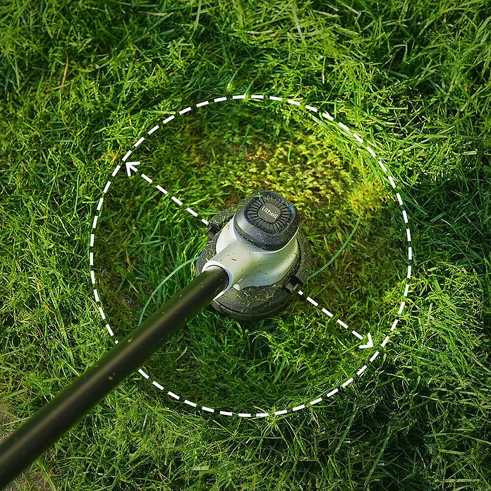 Litheli U20 Akku-Rasentrimmer - Li-Ionen, Ohne Akku, Schnittbreite Faden: 35 cm - Ein Rasentrimmer von Lithell, der Gras schneidet, mit einem gestrichelten Kreis, der den Arbeitsbereich markiert.