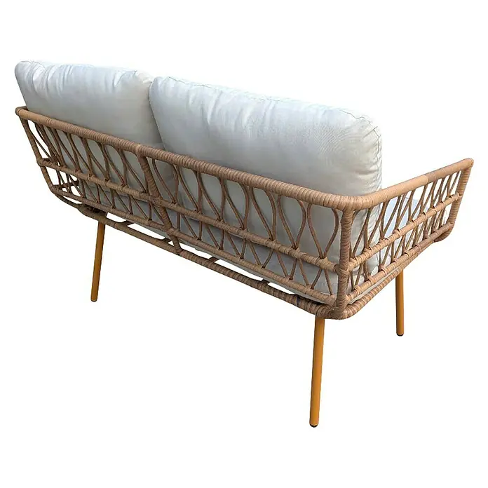 Prestige Home Living Outdoor Loungesofa Marena - PE-Geflecht, Schaumstoffpolster, Grau - Geflochtenes Sofa mit weißen Kissen und Metallbeinen. Schlichtes Design für den Innen- und Außenbereich.