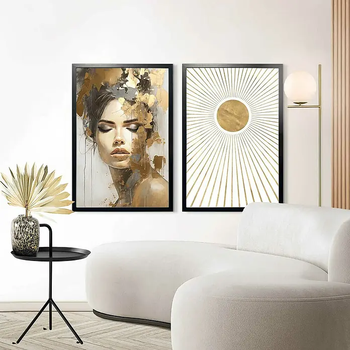 Reinders Holzrahmen - 61 x 91,5 cm, Schwarz - Zwei gerahmte Kunstwerke zieren eine Wand über einem stilvollen, weißen Sofa. Die Kunstwerke zeigen eine Frau und ein abstraktes Sonnendesign in Goldtönen.