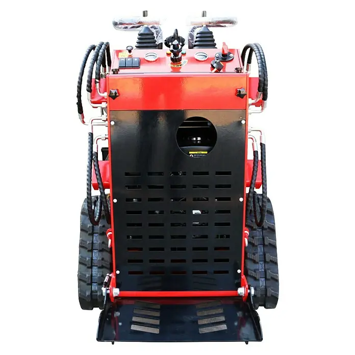 HZC Power Kompaktlader KLB200 - Benzin, Traglast: 300 kg - Nahaufnahme eines roten und schwarzen Miniladers mit Raupenfahrwerk, der eine robuste und vielseitige Bauweise zeigt.