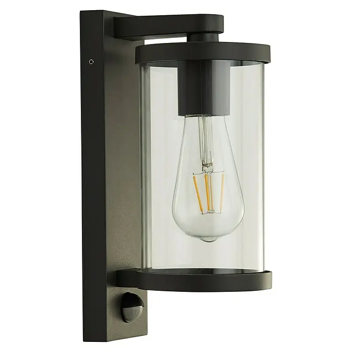 Searchlight Sensor-Außenleuchte Bakerloo - 60 W, 16 x 12 x 29 cm, Schwarz, IP44 - Nahaufnahme einer schwarzen Außenwandleuchte mit einer transparenten Glasabdeckung, die eine Edison-Glühbirne umgibt.
