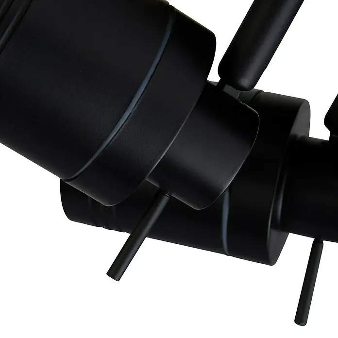 Searchlight LED-Deckenstrahler Samson - 10 W, L x B x H: 28 x 28 x 16 cm, Schwarz - Nahaufnahme einer schwarzen Schienenleuchte mit mehreren Strahlern, die ein modernes und minimalistisches Design aufweist.