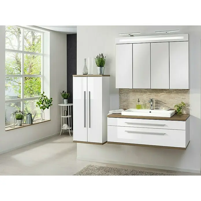 Fackelmann Stanford Waschtisch Stanford - B x H: 700 x 165 mm, Hahnloch: Mitte, Mit Überlauf, Weiß - Modernes Badezimmer-Interieur mit weißen Hochglanz-Möbeln, Waschtisch mit Schubladen und Spiegelschrank mit Beleuchtung.