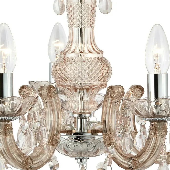 Searchlight Pendelleuchte Marie Therese - 60 W, L x B x H: 48 x 48 x 41 cm, Rosa Chrom, E14 - Nahaufnahme einer eleganten Kristall-Leuchte mit filigranen Details und glänzenden Lampen.