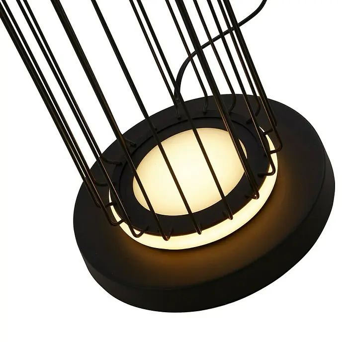 Searchlight LED-Stehleuchte Mother & Child - 35 W, Höhe: 117 cm, Schwarz/ Weiß - Nahaufnahme einer modernen Pendelleuchte mit einem runden Design und einem Käfig aus Metallstäben. Das Licht strahlt warm und einladend.