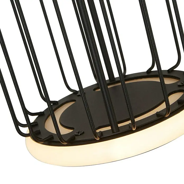 Searchlight LED-Pendelleuchte Circolo - 35 W, L x B x H: 90 x 30 x 30 cm, Schwarz/ Weiß, Warmweiß - Nahaufnahme einer stilvollen Pendelleuchte mit schwarzem Drahtgestell und sanfter, indirekter Beleuchtung. Das elegante Design sorgt für Atmosphäre.