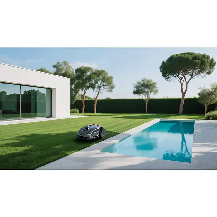 Sunseeker Mähroboter S4 - 1.000 m², Schnittbreite: 18 cm, Laser-gestützte Navigation, LiDAR - Automatischer Rasenmäher auf einem gepflegten Rasen neben einem Pool. Ideal für mühelose Gartenarbeit mit dem Robotermäher.