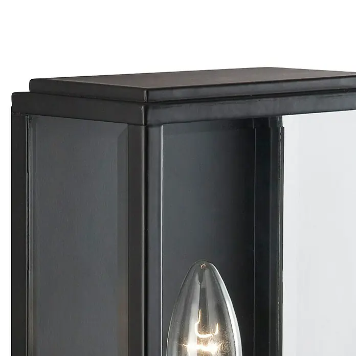 Searchlight LED-Außenwandleuchte Box - 60 W, 16 x 16 x 25 cm, Schwarz, IP44 - Nahaufnahme einer stilvollen schwarzen Außenwandleuchte mit klarem Glas und einer dekorativen Glühbirne, die ein warmes Licht ausstrahlt.