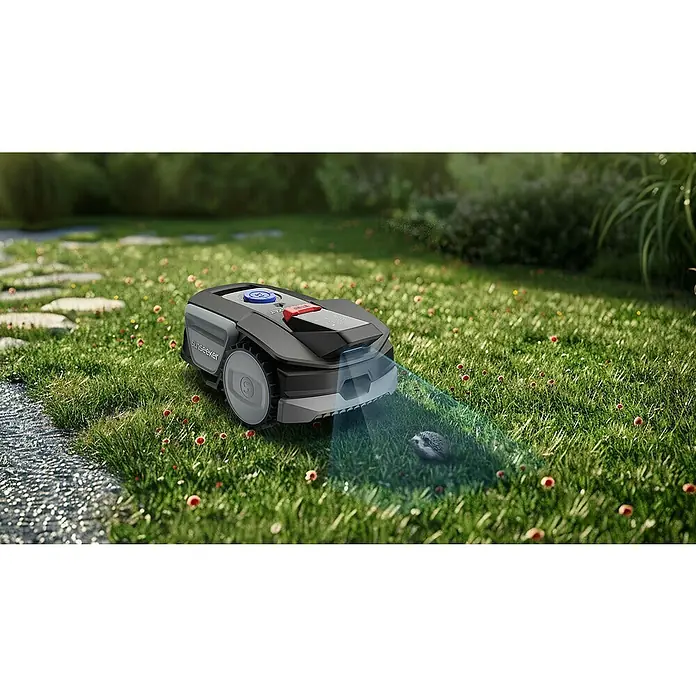 Sunseeker Mähroboter-Set V1 inkl. Garage - 300 m², Schnittbreite: 16 cm, Kamera-gestützte Navigation - Der Rasenmähroboter "Sunseeker" auf einer grünen Wiese, der einen Igel mit blauen Sensoren erkennt. Moderne Technologie für den Garten.