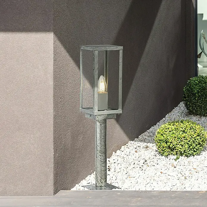 Searchlight Kandelaber Box II - 60 W, Farbe Gehäuse: Silber, 11 x 11 x 50 cm, Mit Leuchtmittel - Die galvanisierte Wegeleuchte aus Metall beleuchtet dezent Gärten und Außenbereiche. Die Lampe verfügt über eine klare, kastenförmige Struktur.