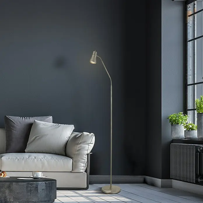Searchlight Stehleuchte Jolly - 10 W, Höhe: 167 cm, Silber, GU10 - Elegante Stehlampe mit verstellbarem Arm in einem stilvollen Wohnzimmer. Perfekt für gemütliche Leseabende und zur Aufwertung des Raumambientes.