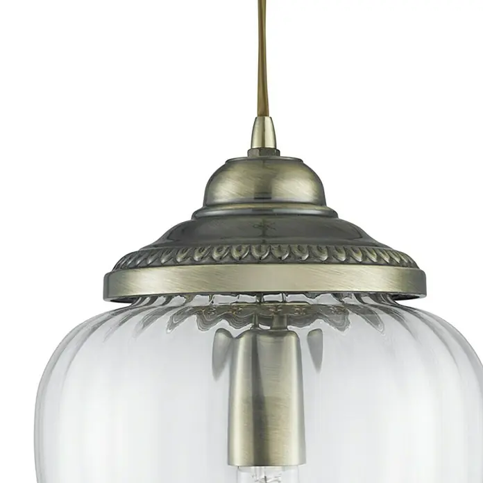 Searchlight Pendelleuchte Moscow - 60 W, L x B x H: 22 x 22 x 33 cm, Messing, E27 - Nahaufnahme einer klassischen Pendelleuchte mit einem klaren Glasschirm und bronzefarbenen Akzenten, die Eleganz und Stil verleiht.