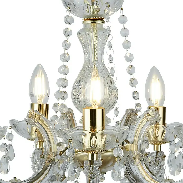Searchlight Pendelleuchte Marie Therese - 60 W, L x B x H: 48 x 48 x 41 cm, Messing, E14 - Nahaufnahme eines eleganten Kristalllüsters mit goldenen Akzenten und sanft leuchtenden Glühbirnen.