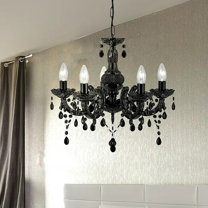 Searchlight Pendelleuchte Marie Therese - 60 W, L x B x H: 48 x 48 x 41 cm, Schwarz, E14 - Eine elegante schwarze Kristall-Lüster-Lampe hängt von der Decke und verleiht dem Raum eine luxuriöse Note. Die Lampe ist ein echter Blickfang.