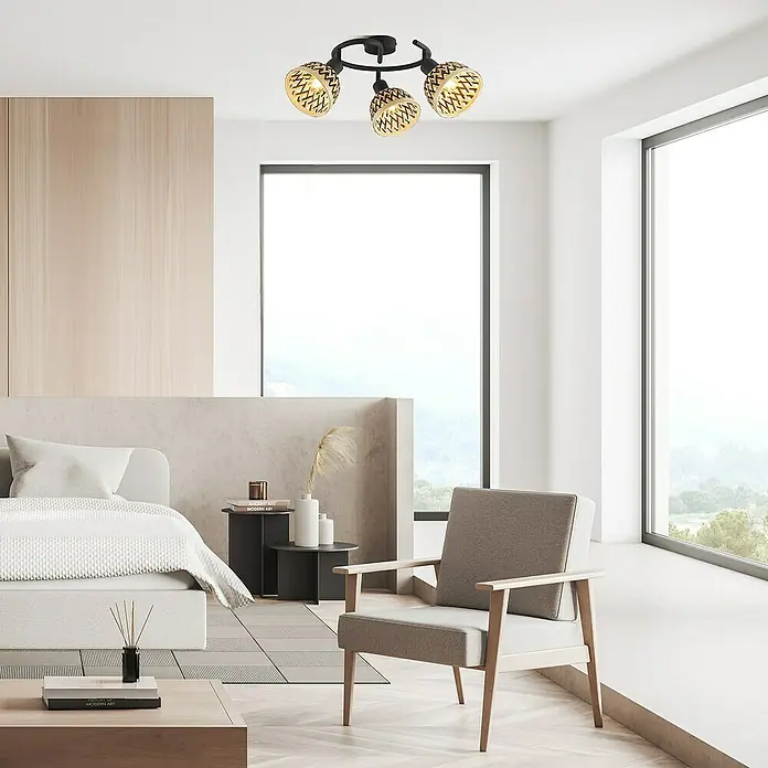 Searchlight Deckenstrahler Lance - 40 W, L x B x H: 53 x 53 x 22,5 cm, Schwarz, E14 - Deckenleuchte mit drei dekorativen Lampenschirmen in einem modern eingerichteten Schlafzimmer.