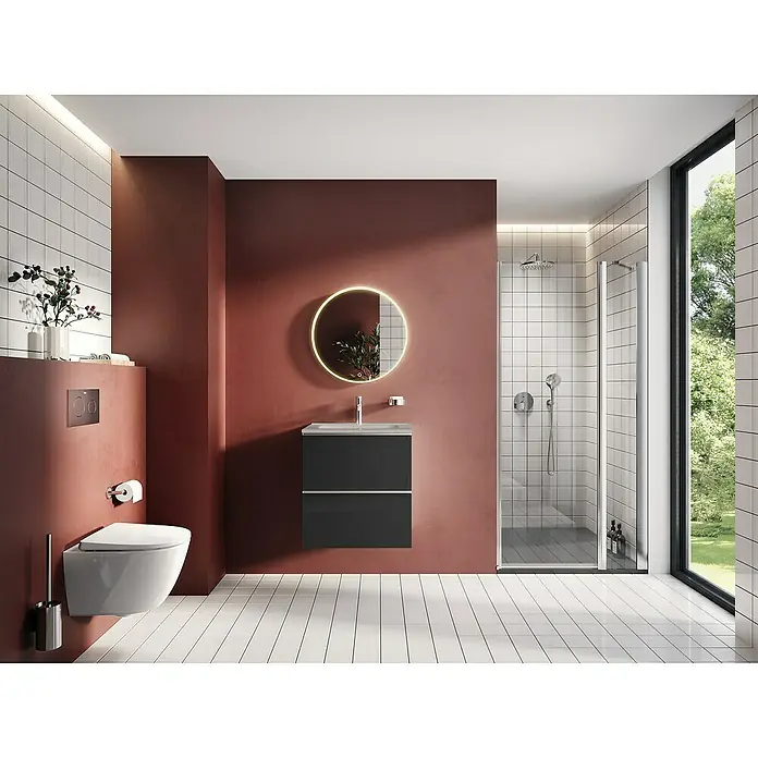 Riva Moon Waschtischunterschrank - B x T x H: 60 x 45,3 x 63,5 cm, Schwarz - Ein modernes Badezimmer mit weißen Fliesen, einer Dusche und einem beleuchteten Spiegel über einem grauen Waschtisch. Die Wand ist rotbraun gestrichen.