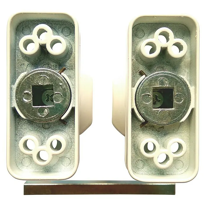 Pomo giratorio - Blanco, 2 ud. - Primer plano de una manilla de ventana blanca que muestra la mecánica y los agujeros para su fijación.