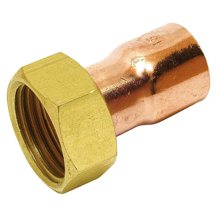 Racor loco - Rosca interior: ½″, 18 mm, Cobre, Dorado - Primer plano de un accesorio de latón con un trozo de tubo de cobre. La pieza de plomería está diseñada para instalaciones.