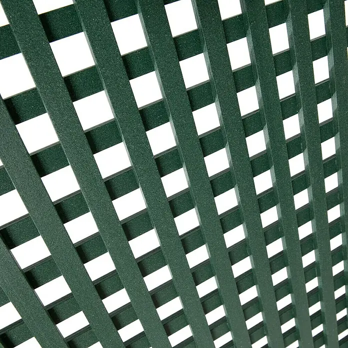 Celosía LOP - An x Al: 1 x 2 m, Verde - Primer plano de una valla de celosía verde con aberturas cuadradas, que muestra un elemento de diseño exterior moderno y elegante.
