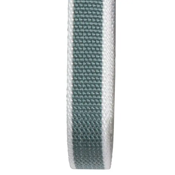 Cinta para persiana - Gris/Blanco, Largo: 6 m, Anchura de la correa: 22 mm - Primer plano de un cinturón de Judo con un diseño de rayas distintivo, que simboliza la habilidad y dedicación del portador.
