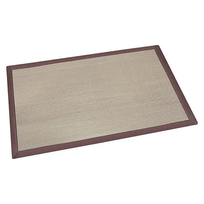 Alfombra de vinilo Living Sisal - Marrón, 230 x 160 cm - Tapete de horno rectangular marrón con un borde marrón más oscuro, perfecto para hornear y otros usos culinarios.