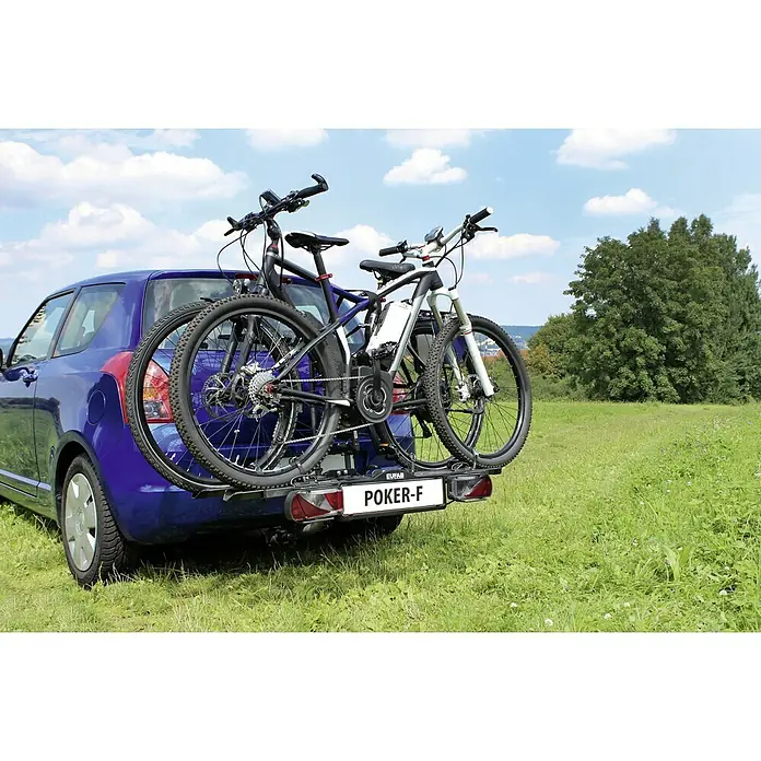 Eufab Portabicicletas Poker-F - Apto para: 2 bicicletas, Capacidad de carga: 60 kg, Específico para: Vehículos con enganche para remolque - Un coche azul equipado con un portabicicletas Eufab Poker-F en la parte trasera, que sujeta dos bicicletas de forma segura.