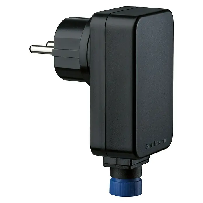 Paulmann Plug & Shine LED-Trafo - 24 V, IP44, Schwarz, Max. Leistung: 21 W - Abbildung eines Paulmann Steckdosen-Adapters in Schwarz mit blauem Verschluss, ideal für den Innenbereich.