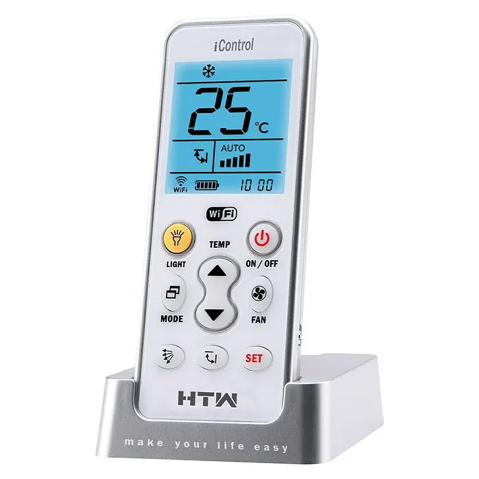 HTW Mando a distancia universal WiFi para aire acondicionado iControl - Aires acondicionados HTW, Blanco - Imagen de un mando a distancia HTW iControl con pantalla digital y varios botones, colocado en una estación de carga.