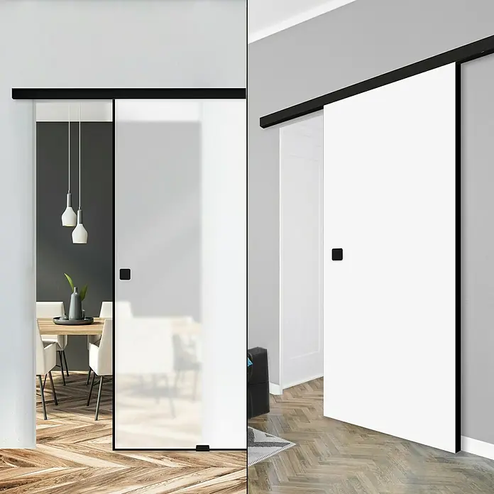 Diamond Doors Schiebetürbeschlag Linea 40 Premium Holz/Glas - Aluminium, Art Beschlag: Geschlossen, 1.900 mm - Zwei Schiebetüren mit schwarzem Rahmen, eine aus satiniertem Glas und eine weiße Tür, bieten moderne Raumtrennung.