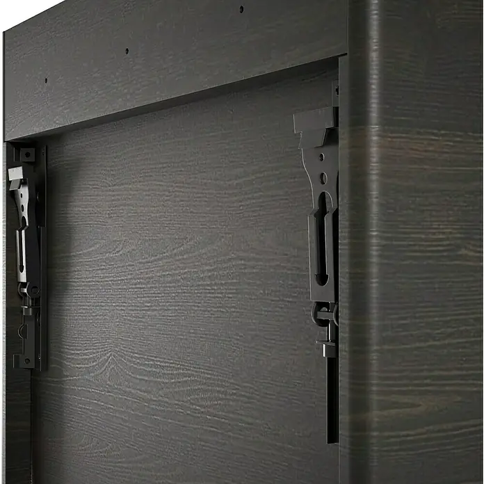 VitrA Equal Bad-Midischrank - B x T x H: 45 x 27 x 85 cm, Ulme, DIN Anschlag: Rechts - Detailaufnahme eines Schranks mit eingebauter Aufhängung, die eine einfache Montage ermöglicht. Das Holz ist dunkel gebeizt.