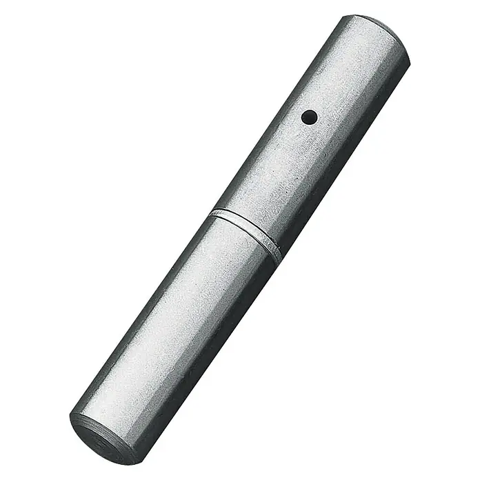 Pernio bisagra 3PU - An x Al: 10 x 60 mm - Primer plano de un estuche de agujas de plata. Es un accesorio práctico para llevar contigo, manteniendo tus proyectos de costura siempre a mano.