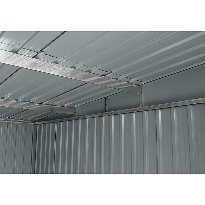 Pergart Gerätehaus Lübeck 88 - Außenmaß inkl. Dachüberstand (B x T): 236 x 238 cm, Stahl, Braun - Innenansicht eines Metallschuppens mit grauem, gewelltem Dach und Metallrahmen zur Verstärkung der Struktur.