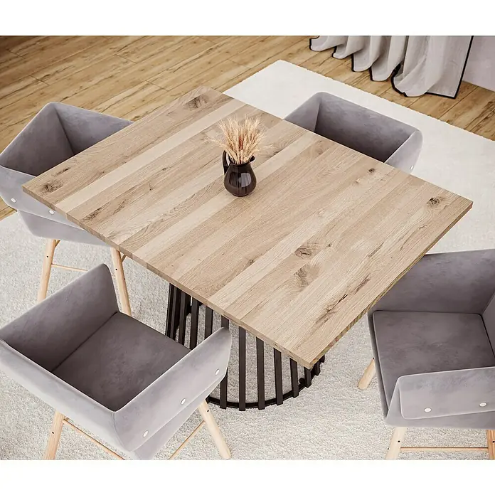 Leimholzplatte Wildeiche - Eiche, Qualitätsstufe Leimholzplatte: B/C, 900 x 1.210 x 26 mm - Elegantes Esszimmer-Set mit einem Holztisch und vier grauen Stühlen, ideal für moderne Wohnräume.