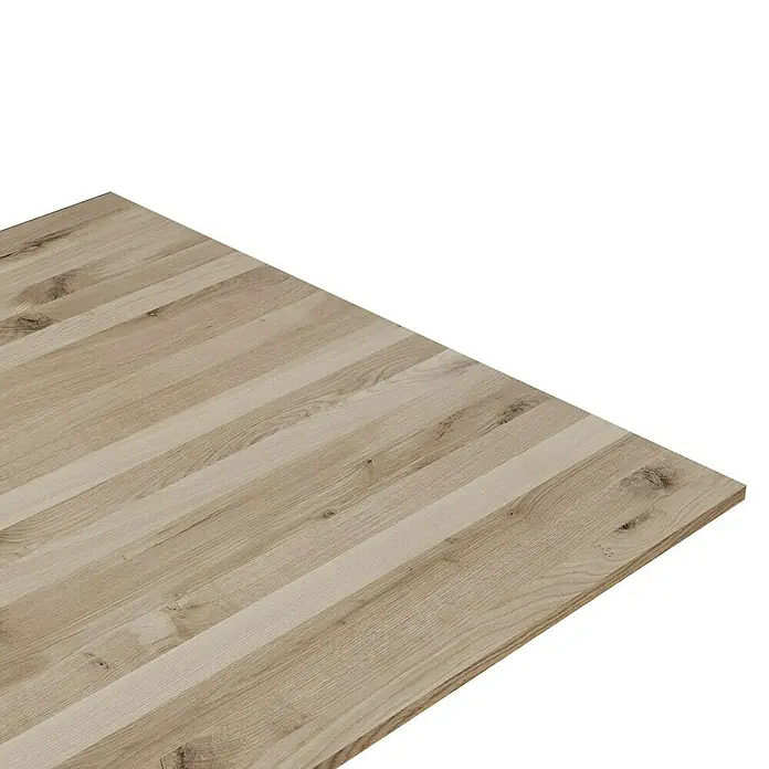 Leimholzplatte Wildeiche - Eiche, Qualitätsstufe Leimholzplatte: B/C, 900 x 1.210 x 19 mm - Nahaufnahme einer hellen Holzplatte mit Maserung, ideal für Möbelbau und Innenausbau. Die Oberfläche ist glatt und einladend.