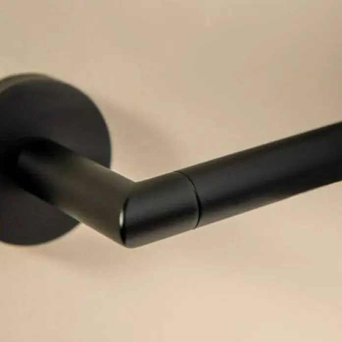 Cosmic Portarrollos Dual Start - Sin tapa, Negro - Elegante toallero negro mate con diseño minimalista y construcción robusta. Un accesorio de baño elegante que realza cualquier espacio.