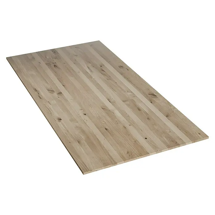 Leimholzplatte Wildeiche - Eiche, Qualitätsstufe Leimholzplatte: B/C, 2.400 x 1.210 x 19 mm - Eine helle Holzplatte mit Streifenmuster, ideal als Tischplatte oder Arbeitsfläche, präsentiert die natürliche Maserung des Holzes.