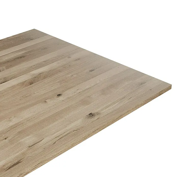 Leimholzplatte Wildeiche - Eiche, Qualitätsstufe Leimholzplatte: B/C, 1.800 x 1.210 x 26 mm - Die Abbildung zeigt eine Tischplatte aus hellem Holz. Sie besticht durch ihre natürliche Maserung und die warmen Farbtöne, die das Holz ausstrahlt.